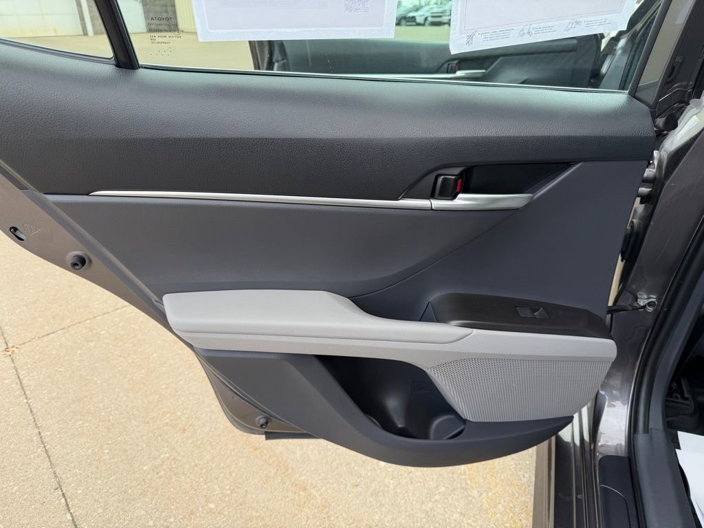 Used 2022 Toyota Camry SE image 26