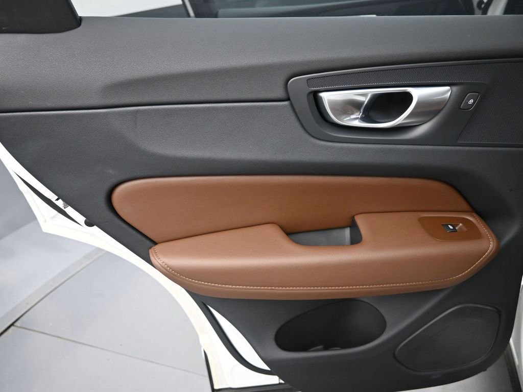 Certified 2024 Volvo XC60 B5 Ultimate w/ Protection Package Premier image 20