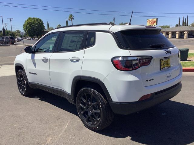 New 2025 Jeep Compass Latitude w/ Sun & Sound Group AWD/4WD image 22