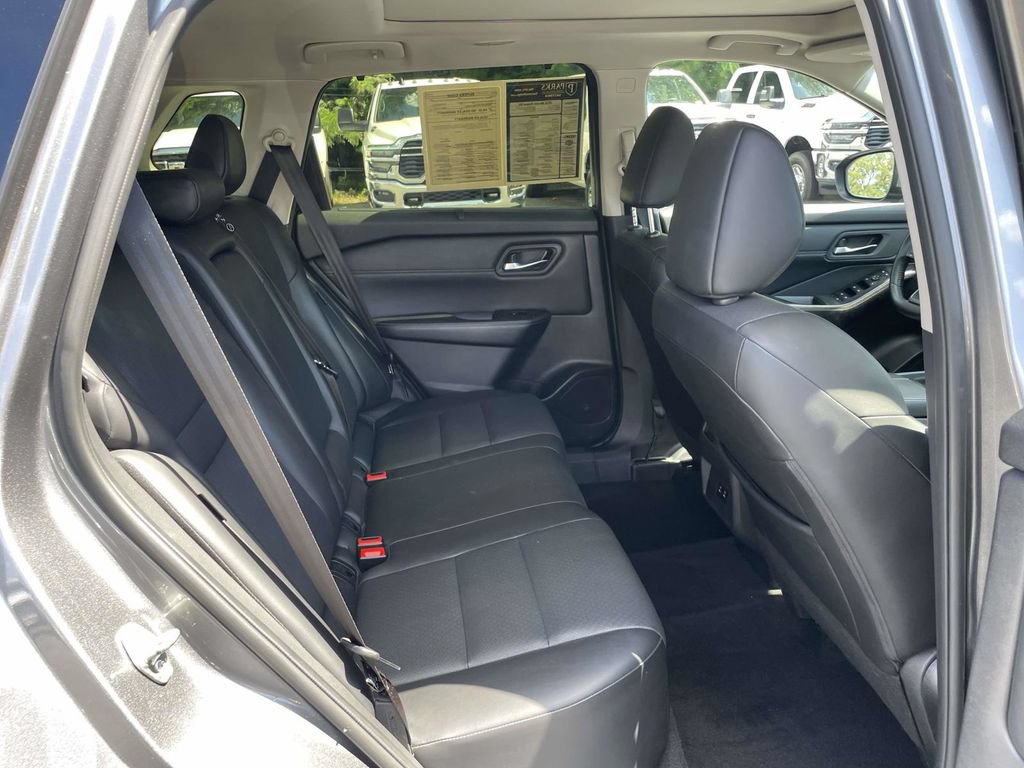 Used 2025 Nissan Rogue SV w/ SV Premium Package FWD image 18