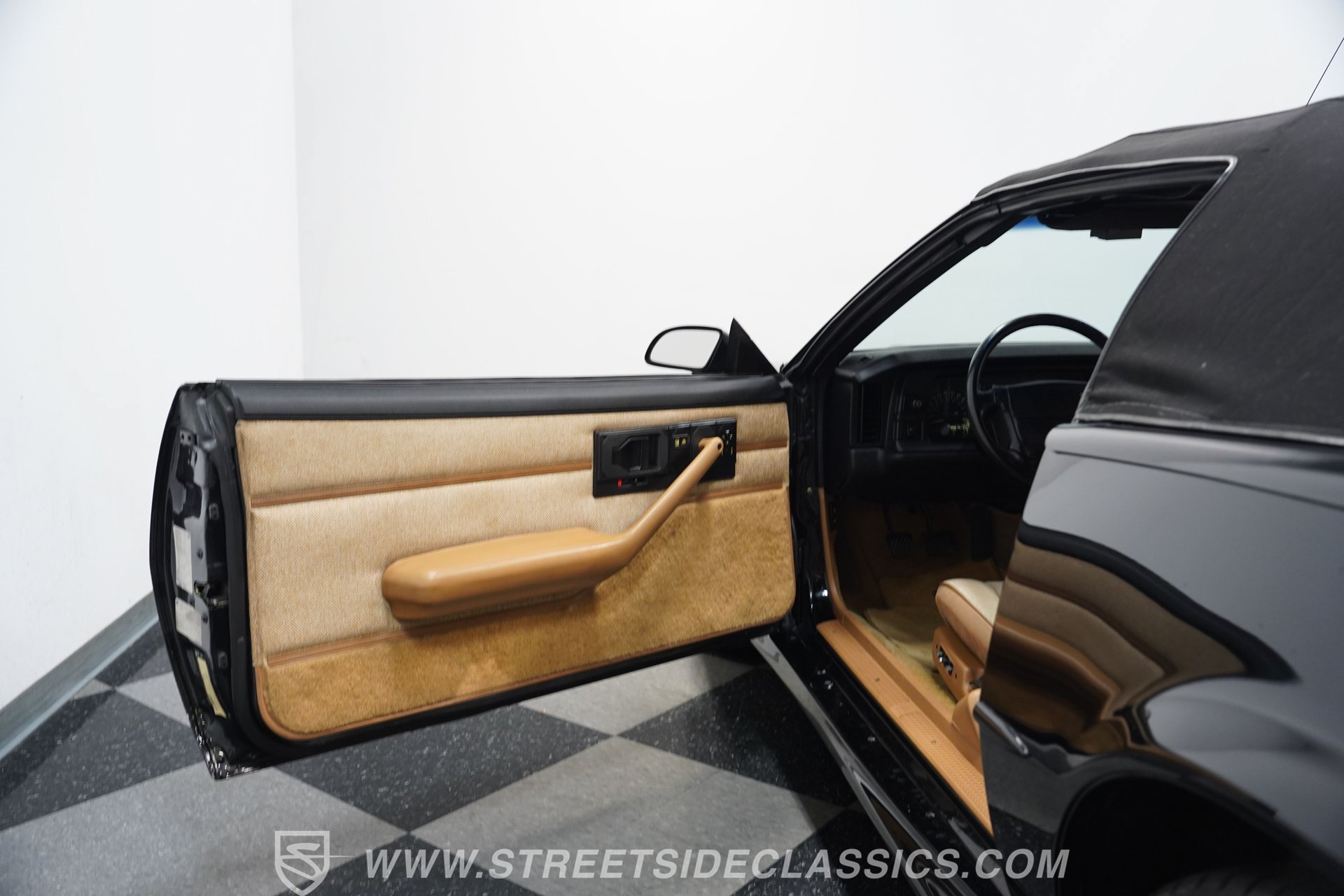 Used 1991 Chevrolet Camaro Z28 RWD image 37