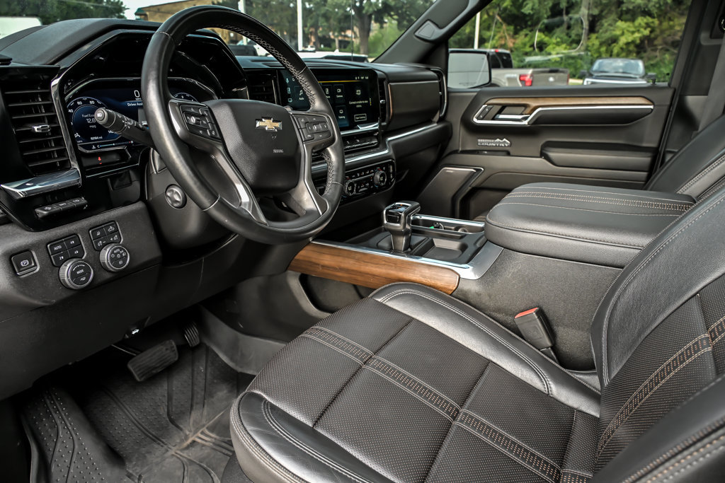 Used 2023 Chevrolet Silverado 1500 High Country w/ High Country Premium Package AWD/4WD image 13