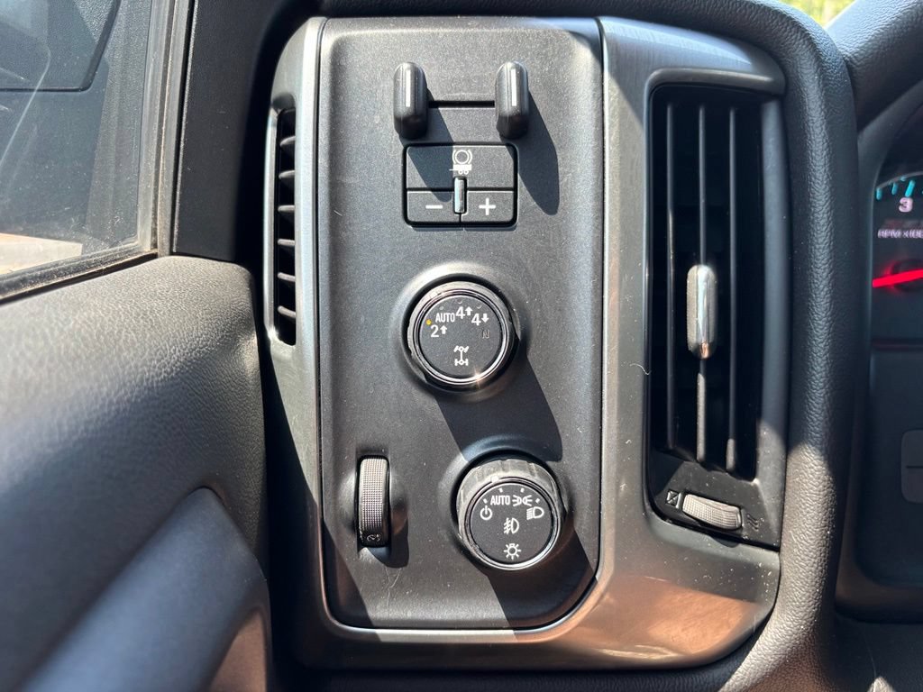 Used 2017 Chevrolet Silverado 1500 LT w/ All Star Edition AWD/4WD image 34