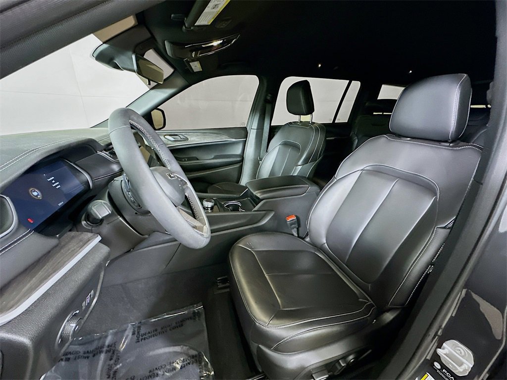 Used 2025 Jeep Grand Cherokee L Limited w/ Black Appearance Package image 16