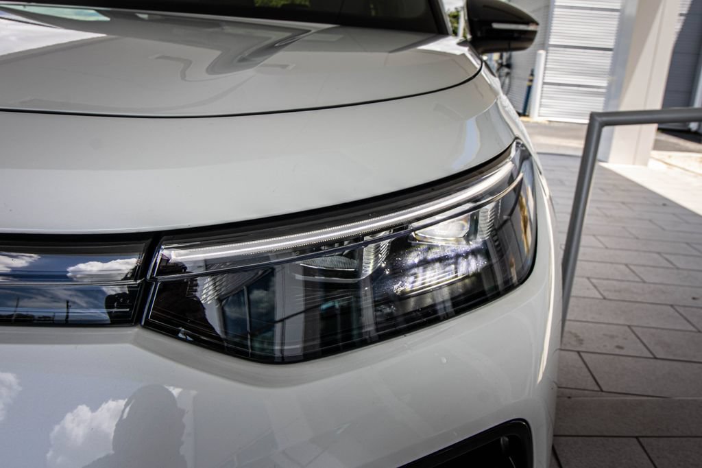 Certified 2026 Volkswagen Tiguan SE R-Line FWD image 7