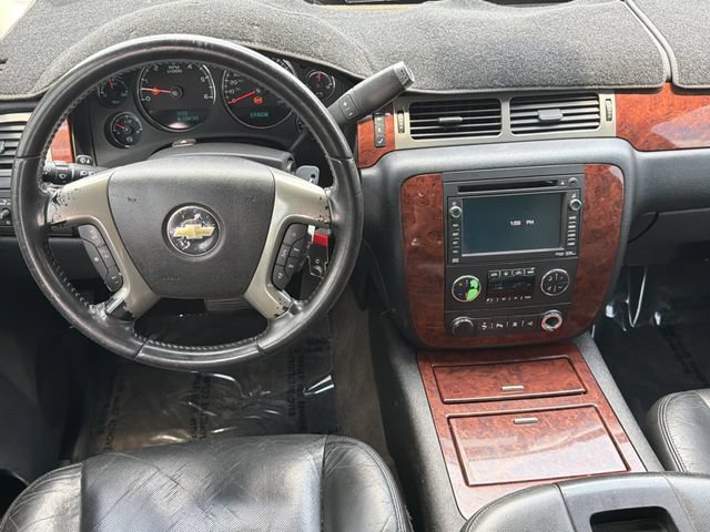 Used 2011 Chevrolet Suburban LTZ RWD image 23