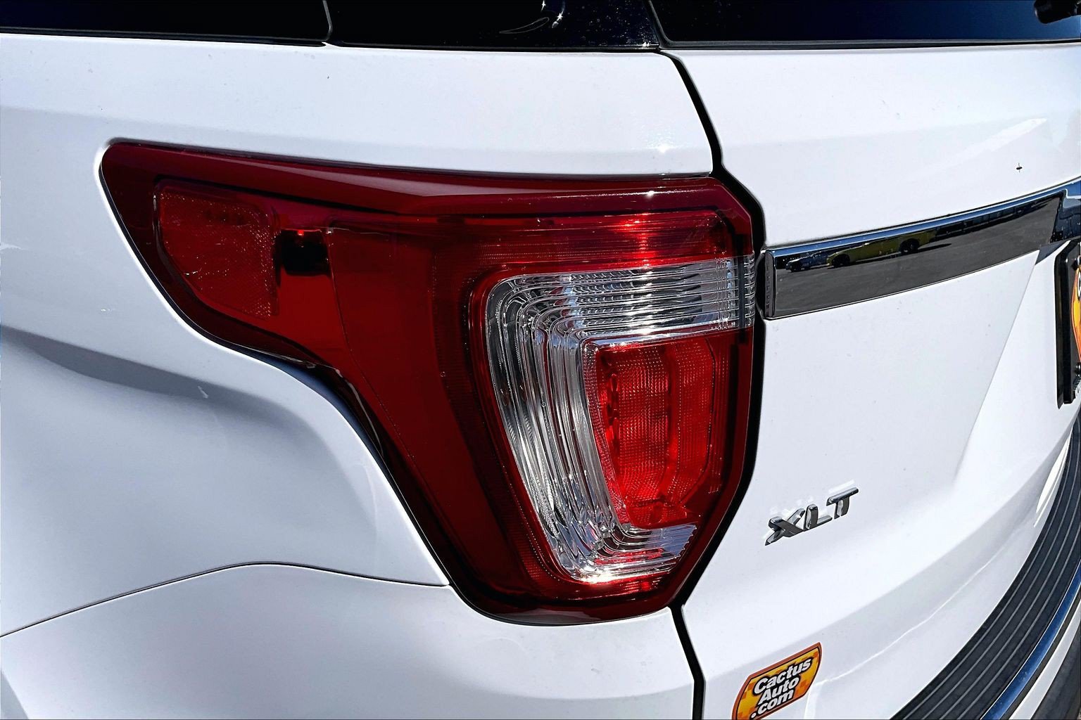 Used 2018 Ford Explorer XLT w/ Equipment Group 201A FWD image 31