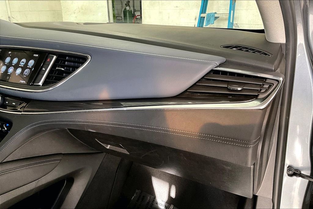 Used 2018 Buick Enclave Essence image 26