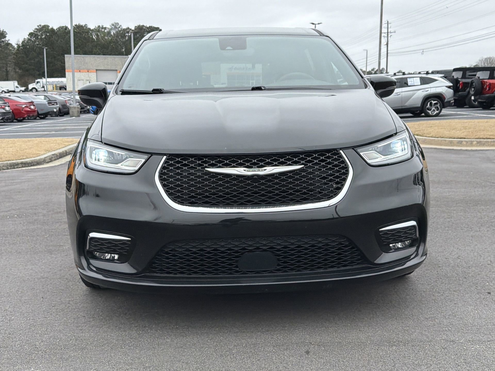 Used 2023 Chrysler Pacifica Touring image 33