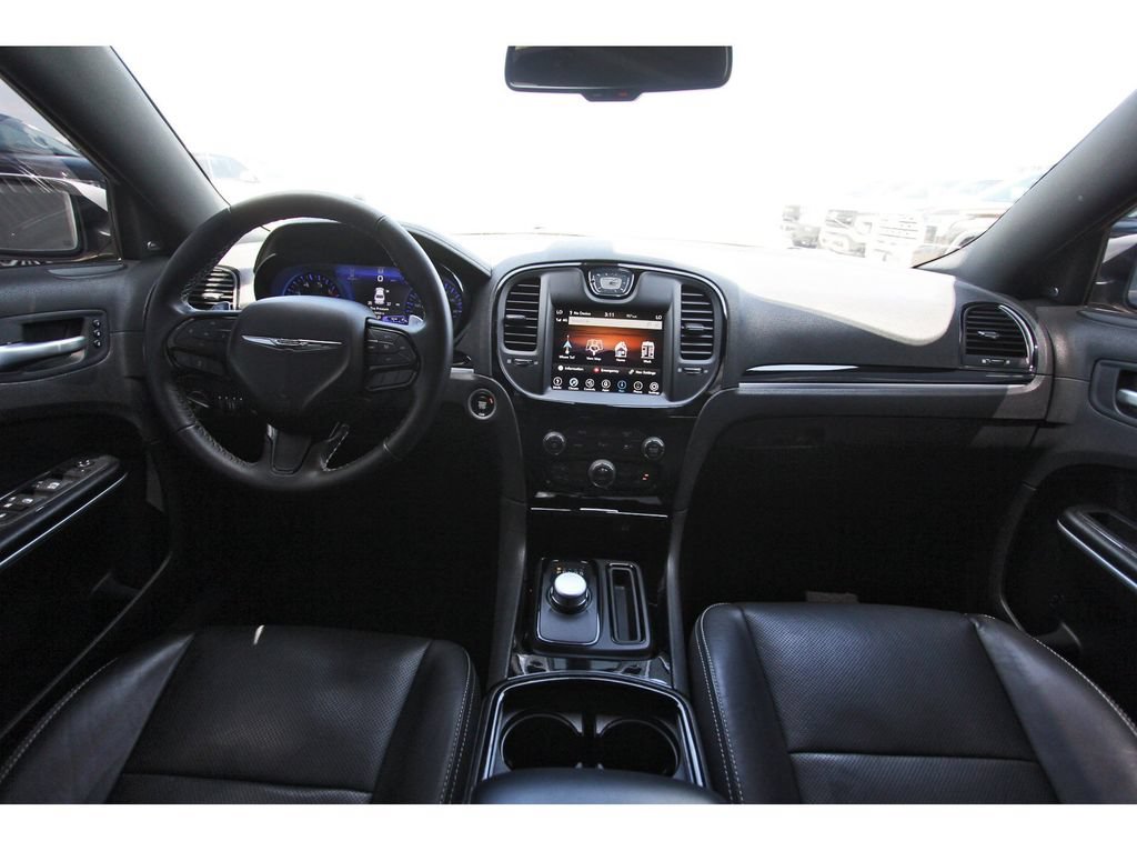 Used 2022 Chrysler 300 S w/ Comfort Group RWD image 9