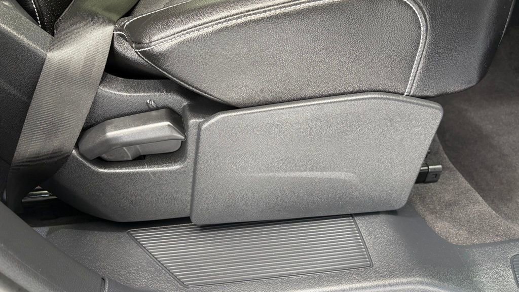 Used 2024 Volkswagen Atlas SE w/ Black Wheel Package image 29