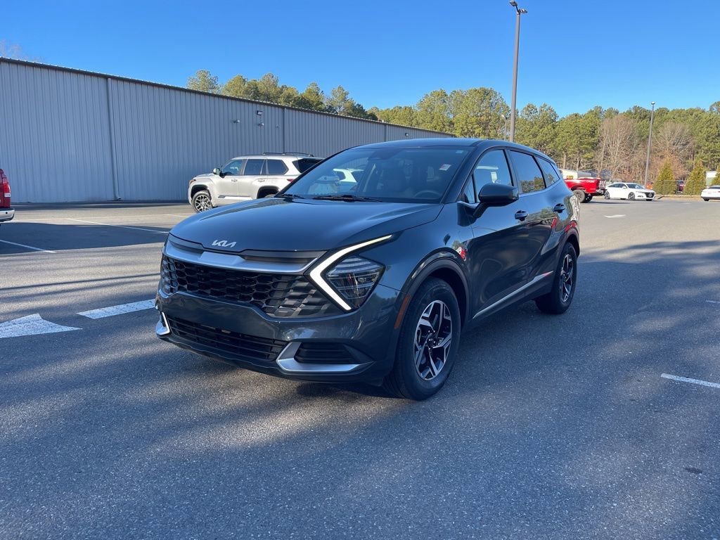 Used 2024 Kia Sportage LX image 1