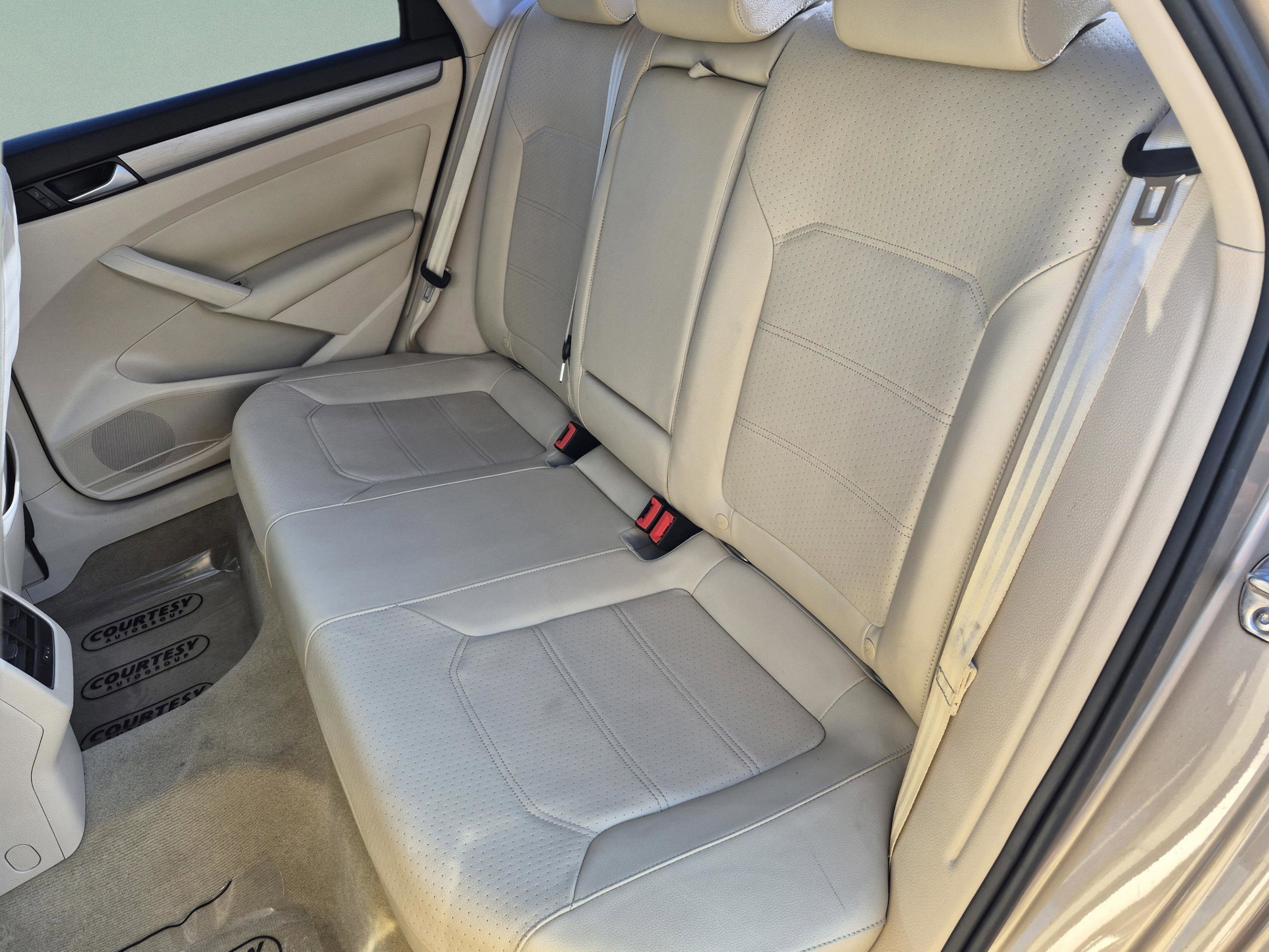 Used 2015 Volkswagen Passat TDI SE FWD image 20
