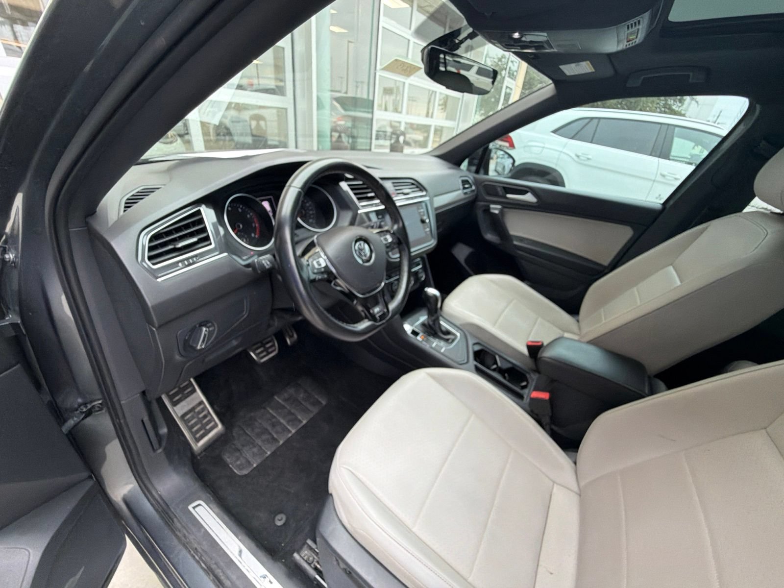 Used 2021 Volkswagen Tiguan SE R-Line FWD image 7