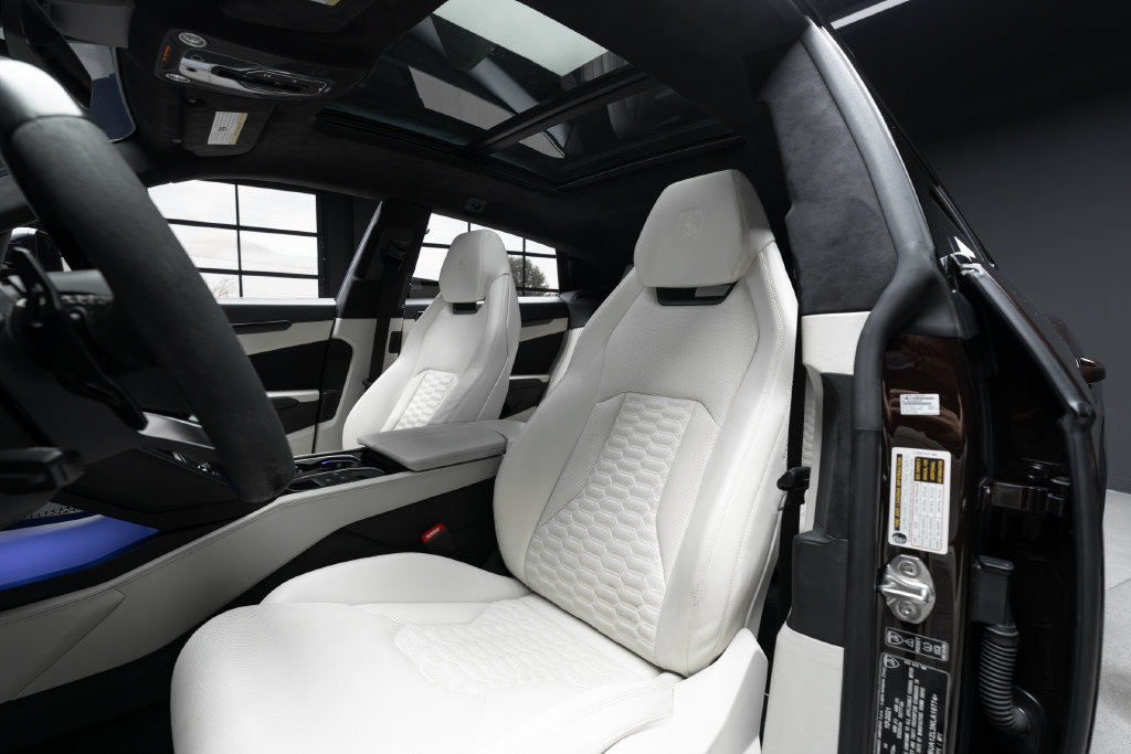 Used 2022 Lamborghini Urus AWD/4WD image 22