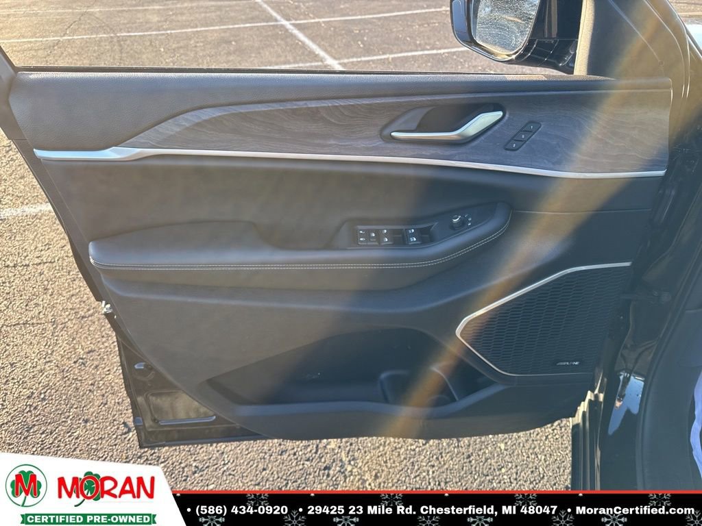 Used 2023 Jeep Grand Cherokee Limited image 10