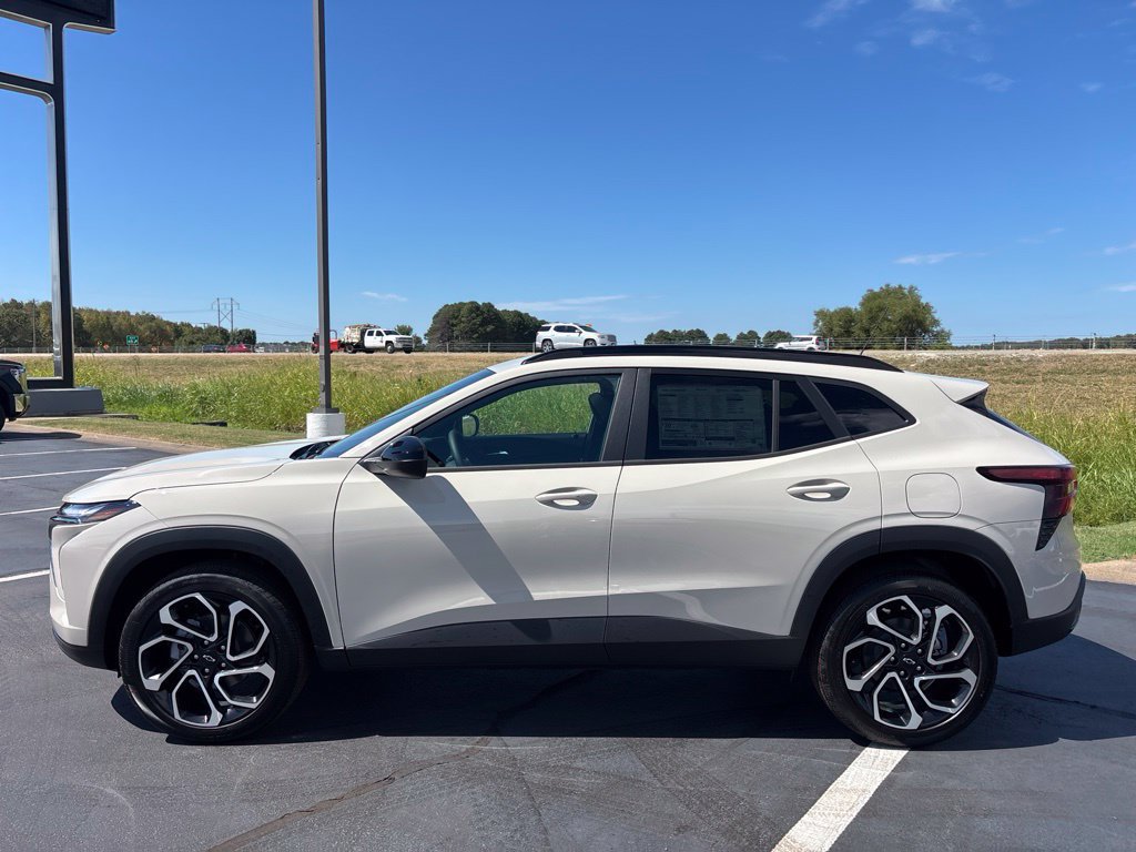 New 2026 Chevrolet Trax RS w/ Sunroof Package FWD image 3