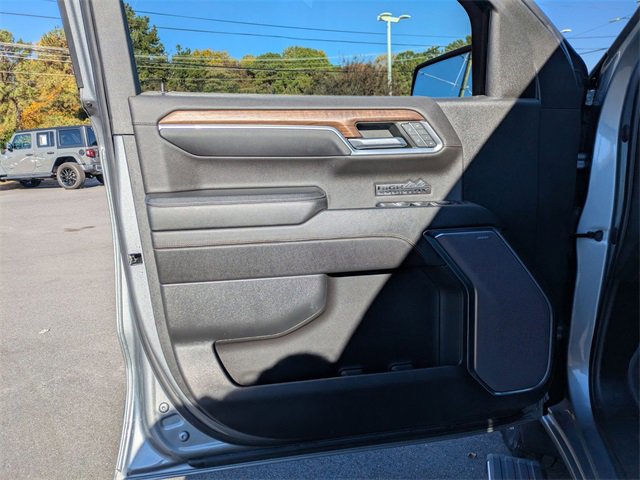 Used 2023 Chevrolet Silverado 1500 High Country w/ High Country Premium Package image 12