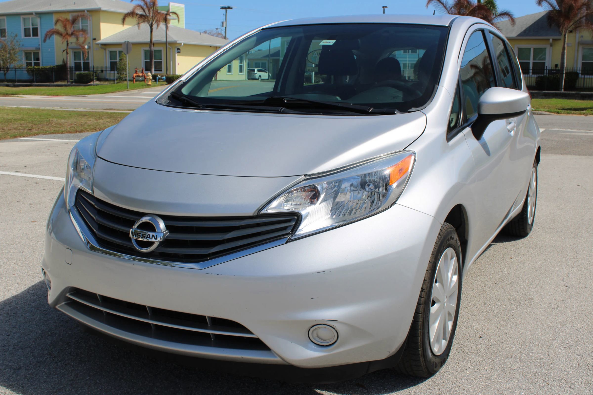 Used 2016 Nissan Versa Note SV image 2