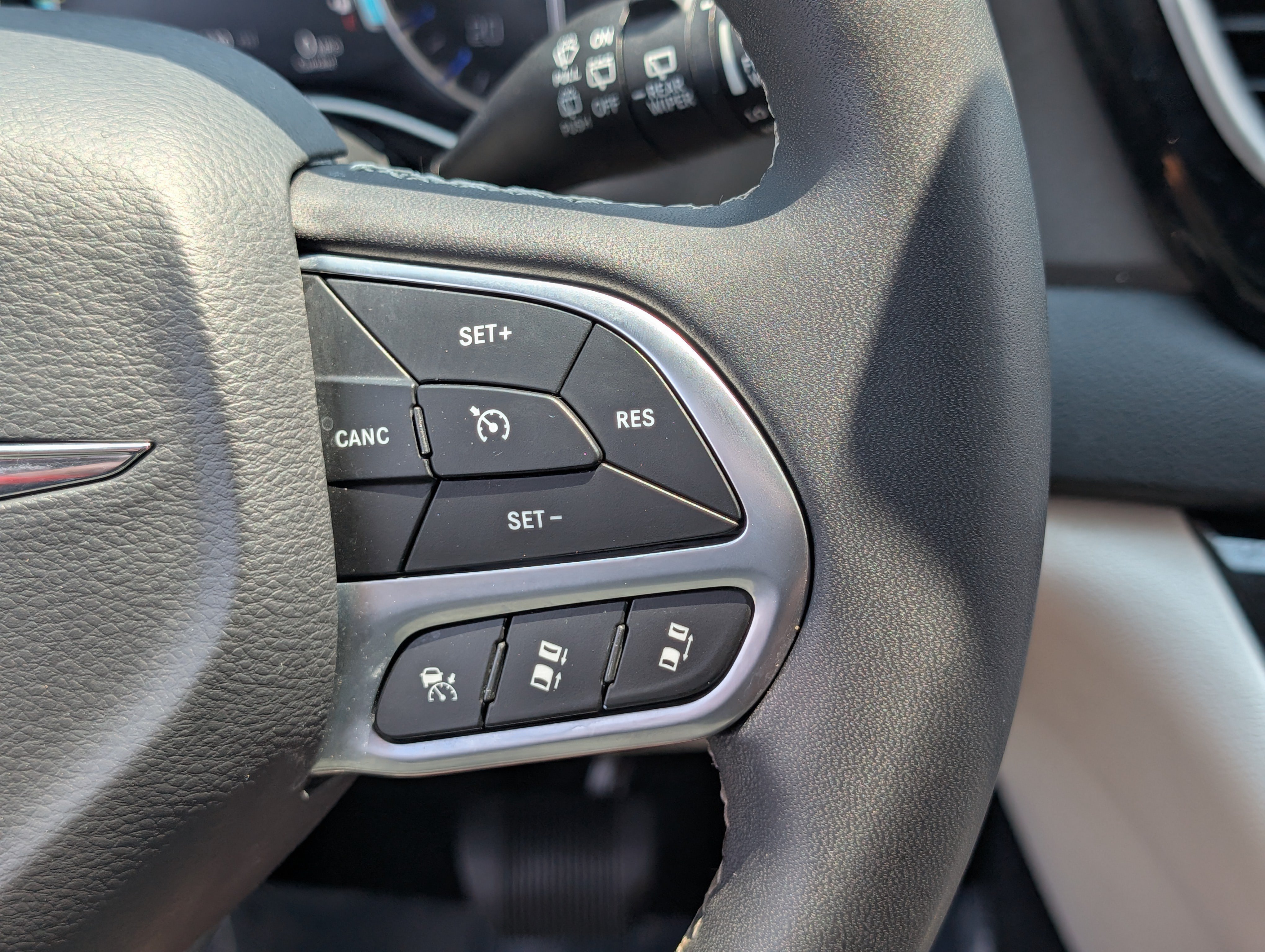 Used 2023 Chrysler Pacifica Touring-L FWD image 24