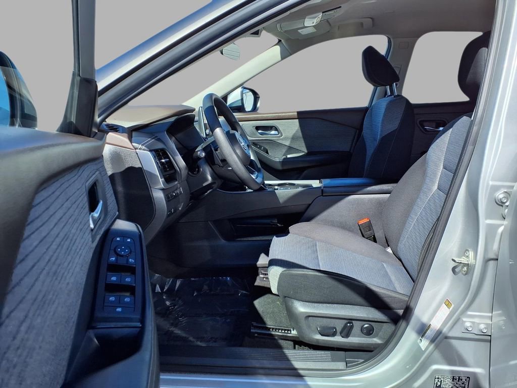Certified 2023 Nissan Rogue SV image 22