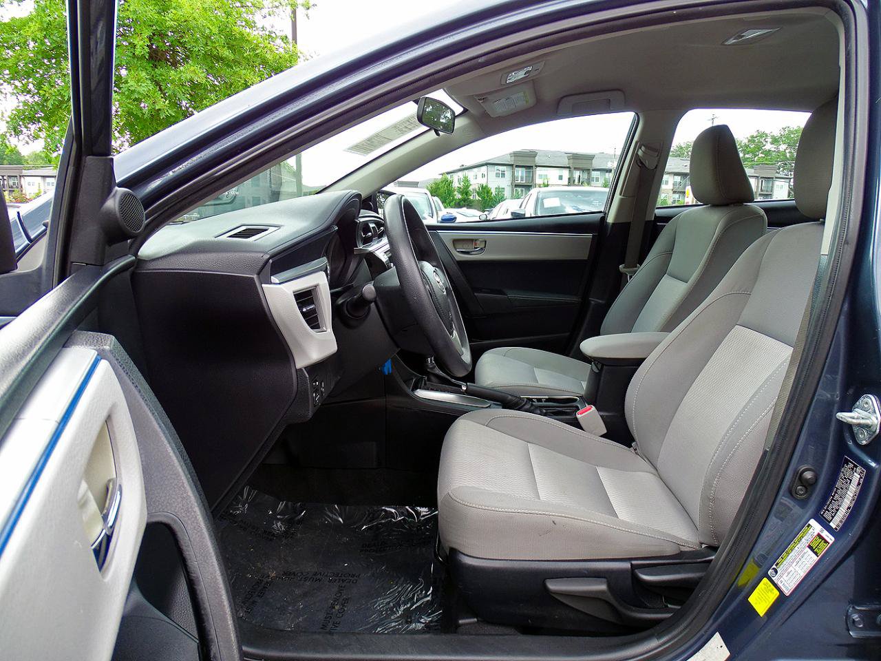 Used 2014 Toyota Corolla LE FWD image 18
