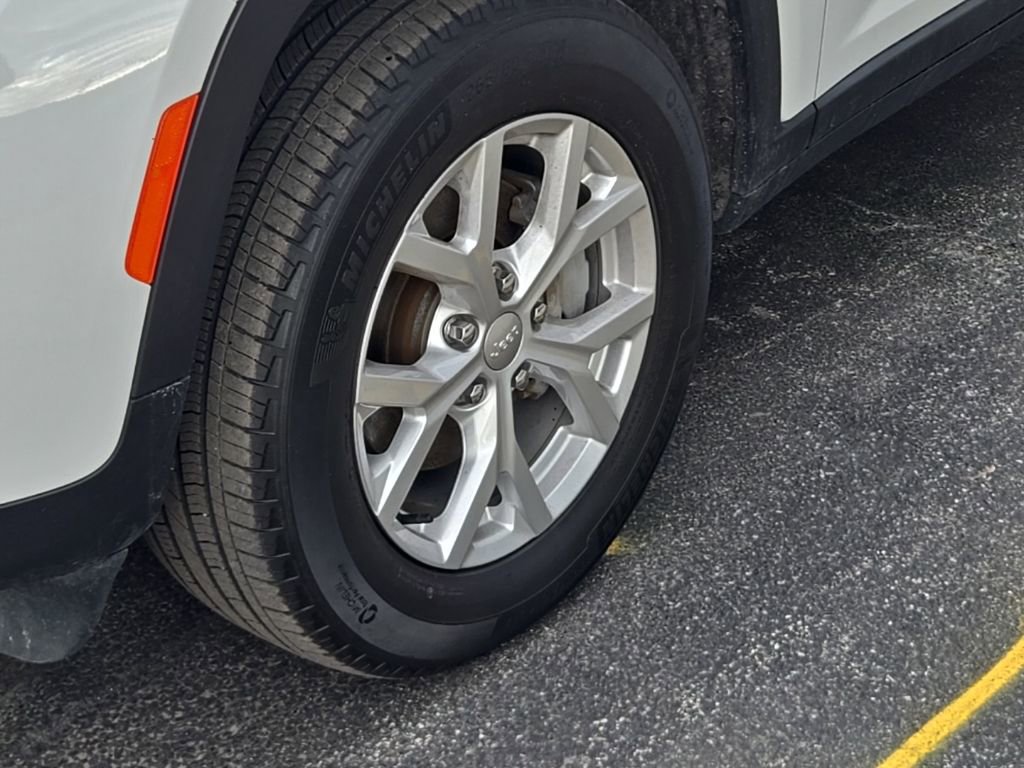 Used 2023 Jeep Grand Cherokee Limited image 5