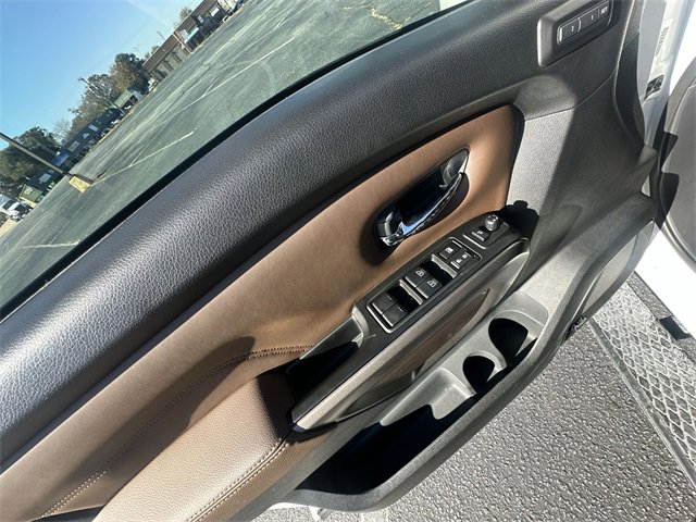 Certified 2024 Nissan Titan Platinum Reserve w/ Moonroof Package image 15