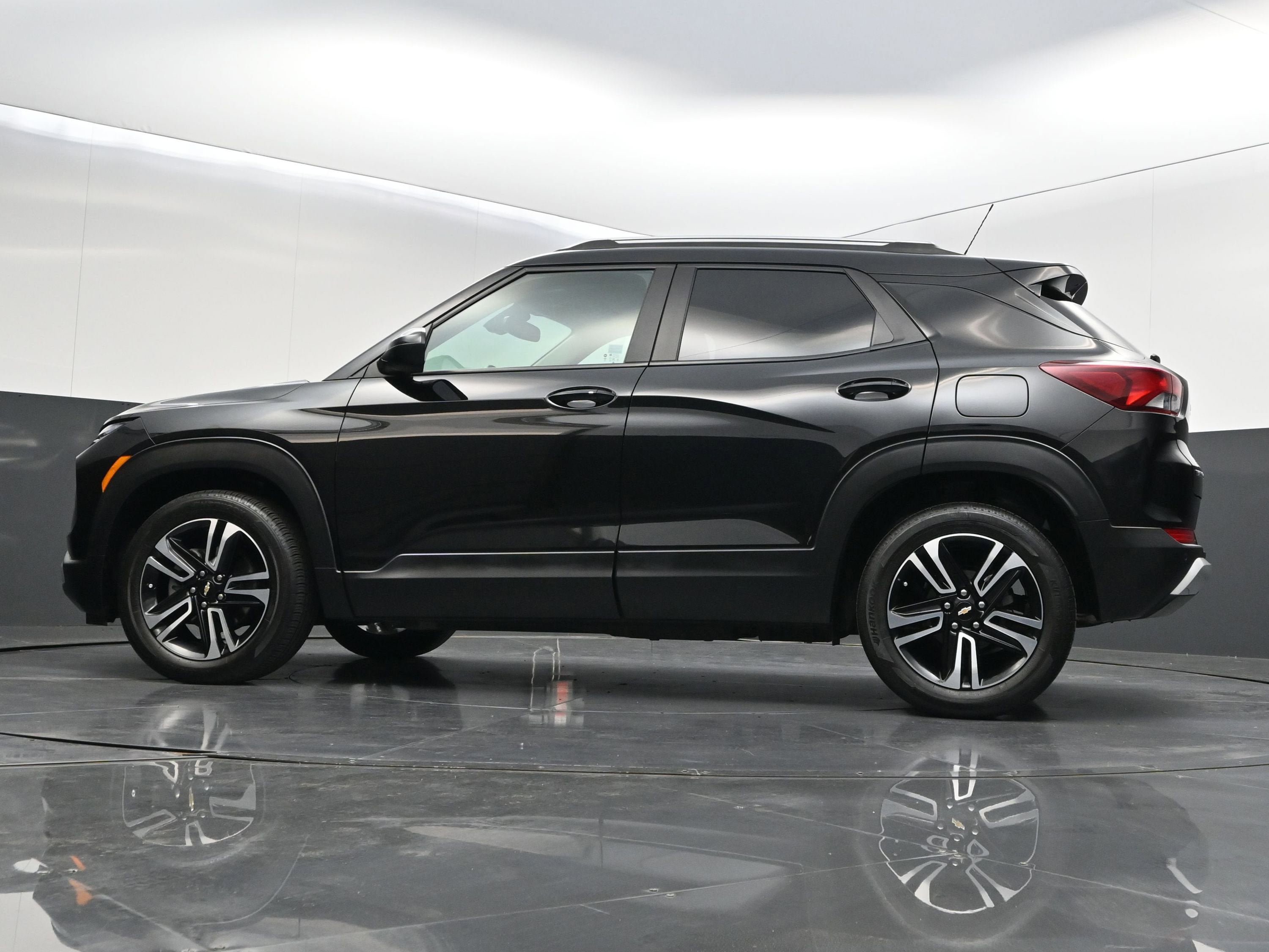 Used 2025 Chevrolet TrailBlazer LT w/ Convenience Package FWD image 41