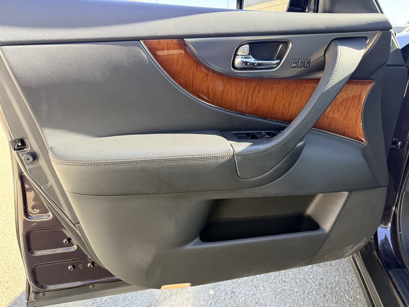 Used 2011 INFINITI FX35 AWD w/ Premium Pkg image 23