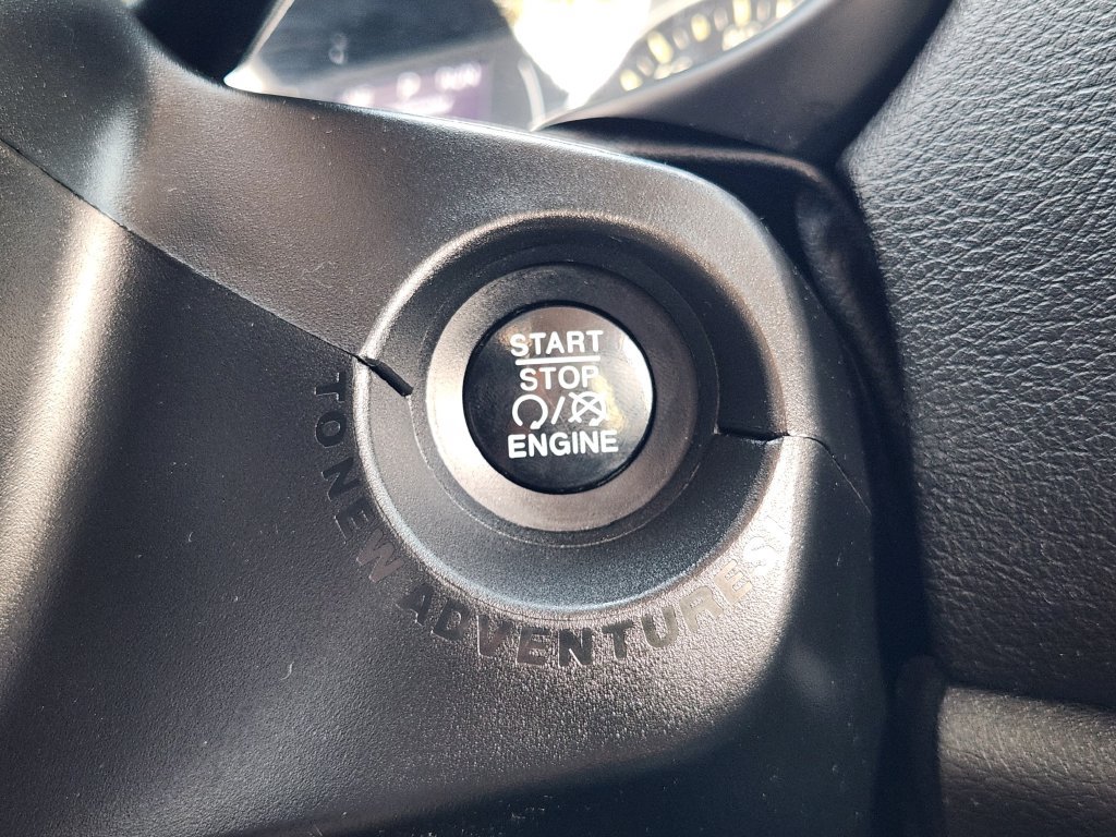 Used 2017 Jeep Renegade Latitude w/ Advanced Technology Group FWD image 21