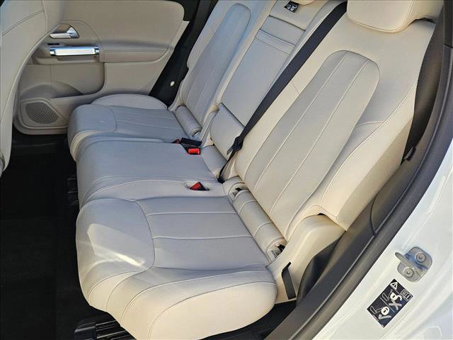 Used 2025 Mercedes-Benz GLB 250 image 17
