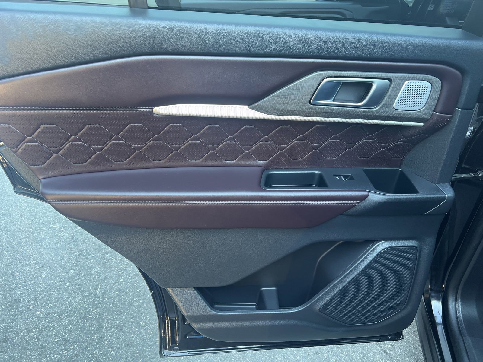 Used 2025 Ford Explorer Platinum w/ LUX Leather Package image 16