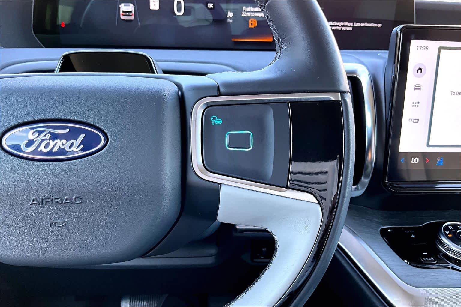 Used 2025 Ford Expedition Platinum image 30