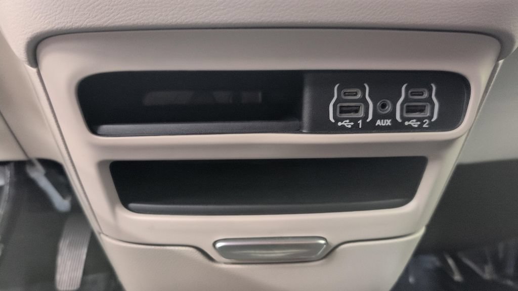 Used 2023 Chrysler Voyager LX FWD image 15