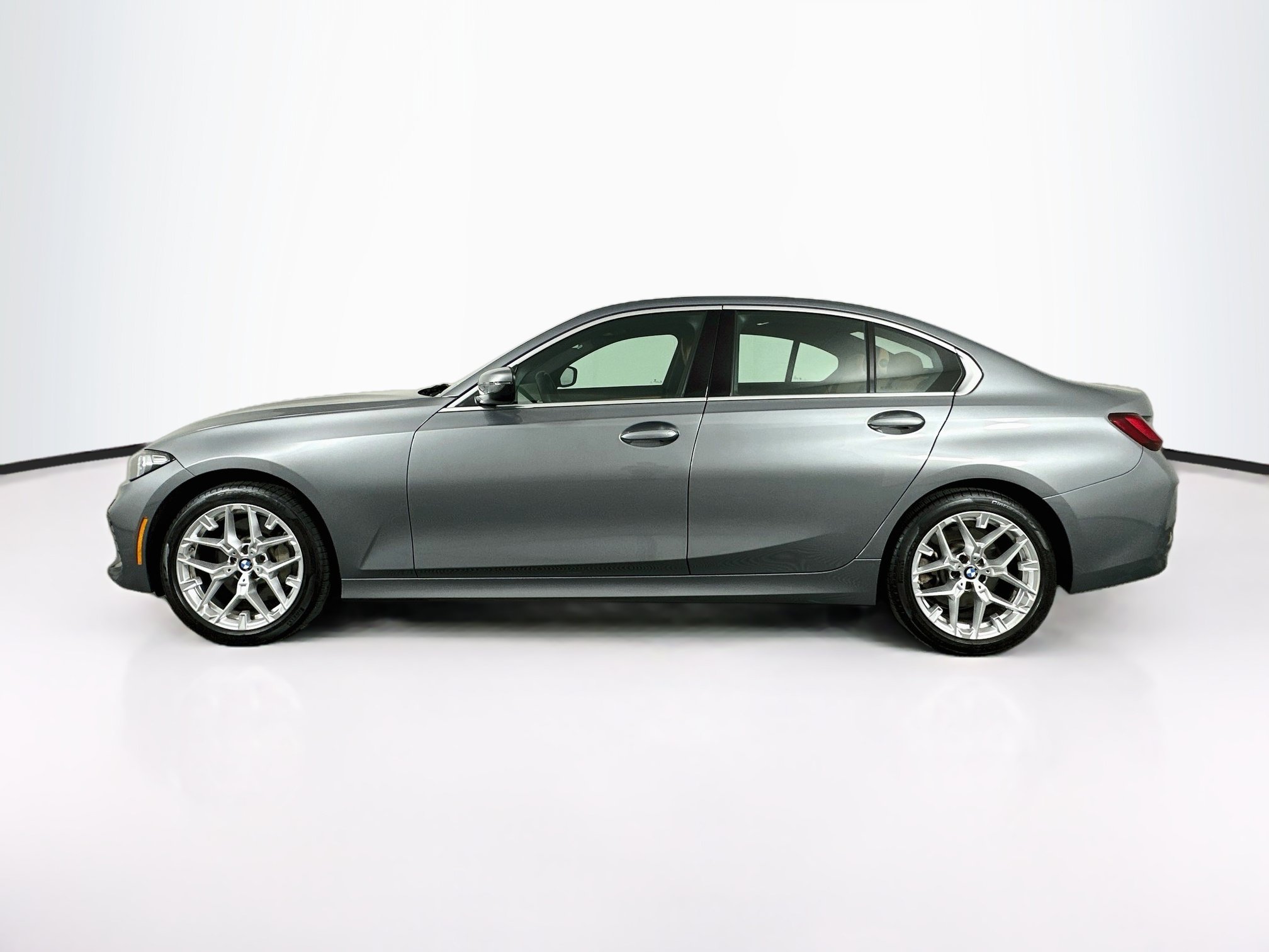 Used 2026 BMW 330i xDrive Sedan AWD/4WD image 4