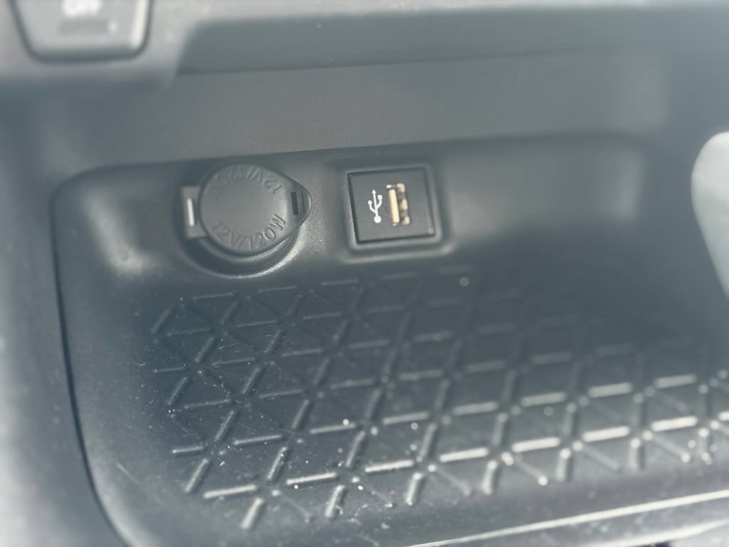 Used 2025 Toyota RAV4 LE AWD/4WD image 28