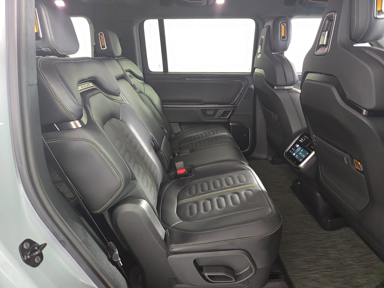 Used 2024 Rivian R1S Adventure AWD/4WD image 23