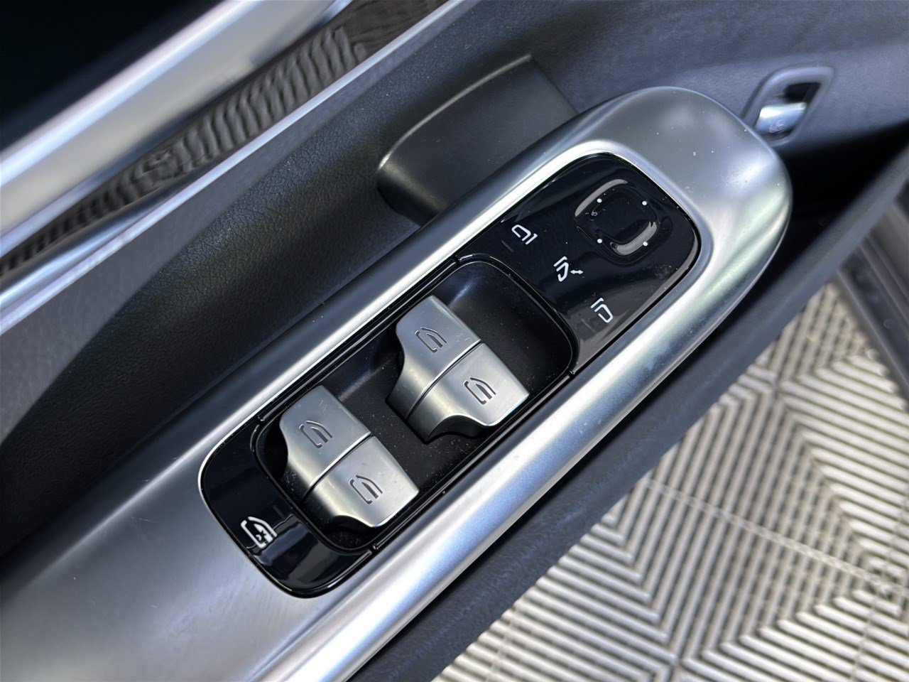 Used 2023 Mercedes-Benz C 300 Sedan image 15