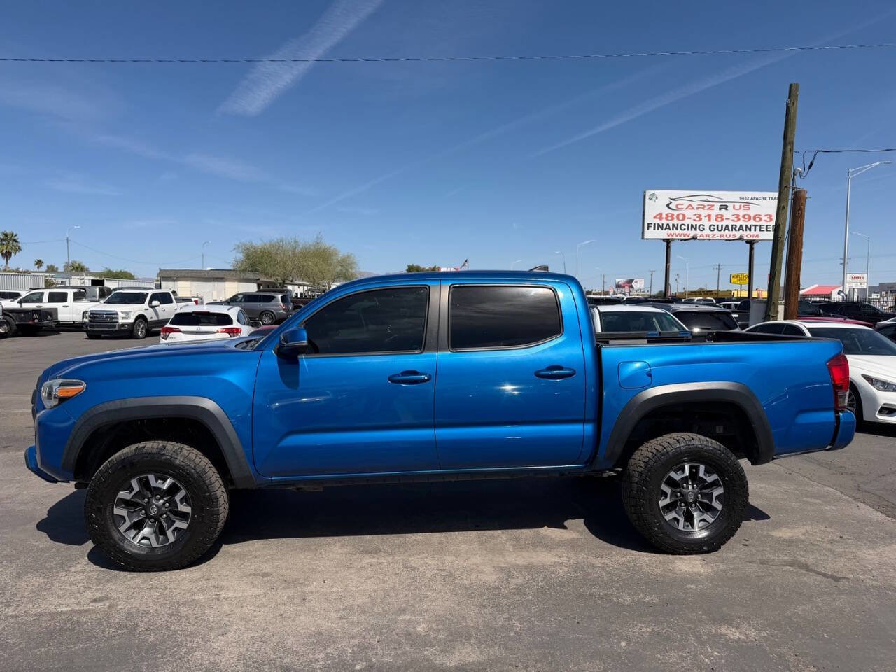 Used 2017 Toyota Tacoma TRD Off-Road w/ Premium & Technology Package AWD/4WD image 4