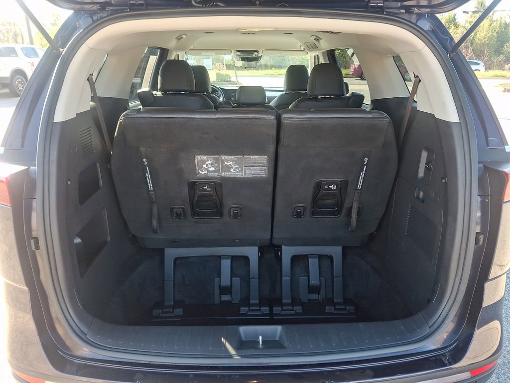 Used 2022 Kia Carnival LX image 31