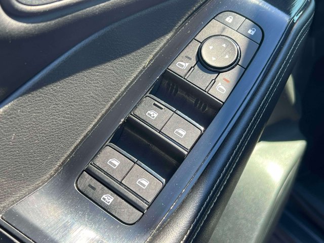 Used 2025 Nissan Rogue SV AWD/4WD image 18