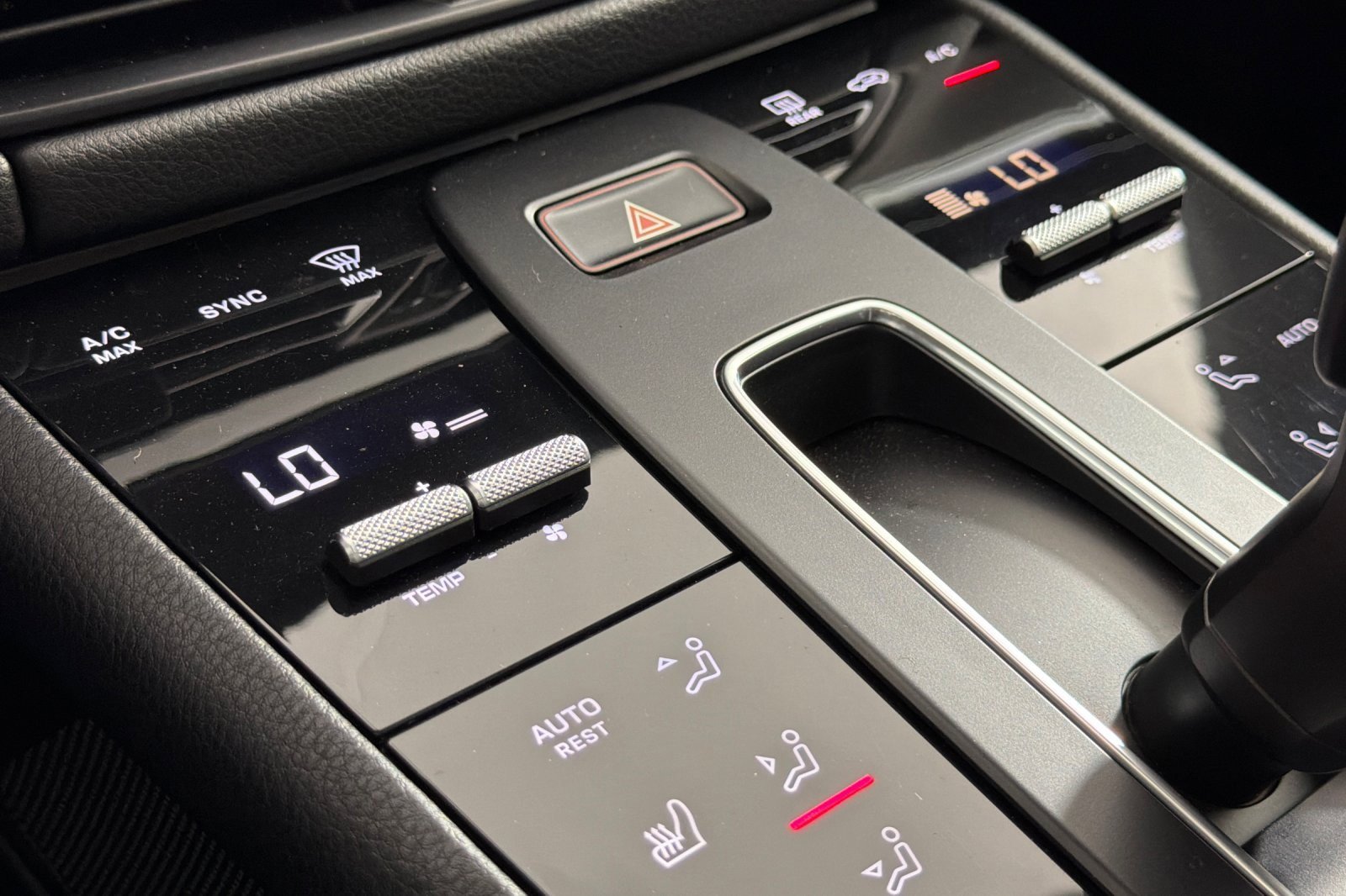 Used 2022 Porsche Macan w/ Driver Memory Package image 20