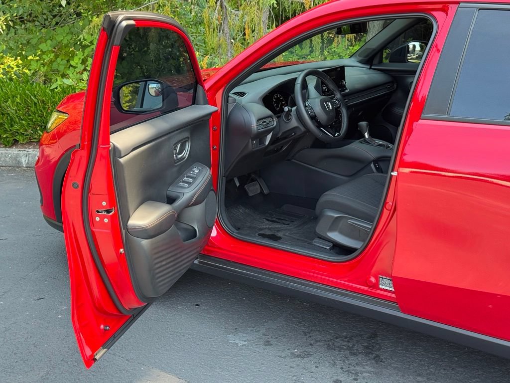 Certified 2025 Honda HR-V Sport image 8