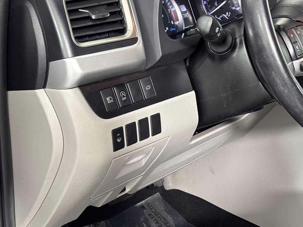 Certified 2019 Toyota Highlander XLE image 12
