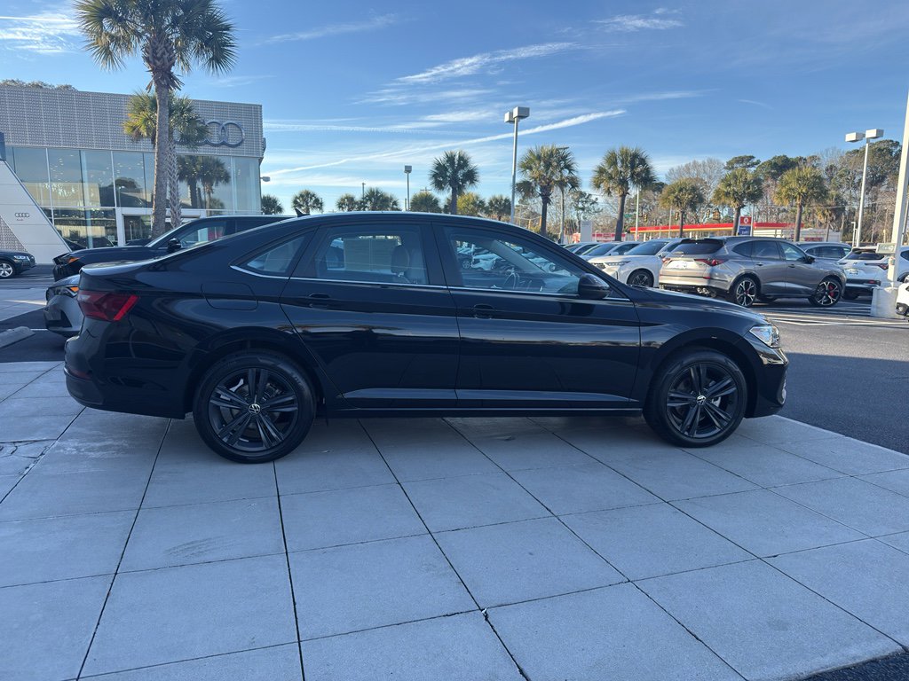 Used 2023 Volkswagen Jetta SE w/ Panoramic Sunroof Package image 6
