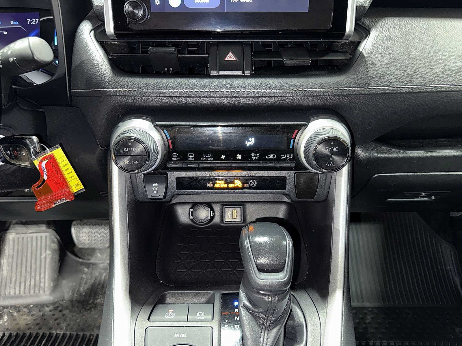 Used 2023 Toyota RAV4 LE AWD/4WD image 21