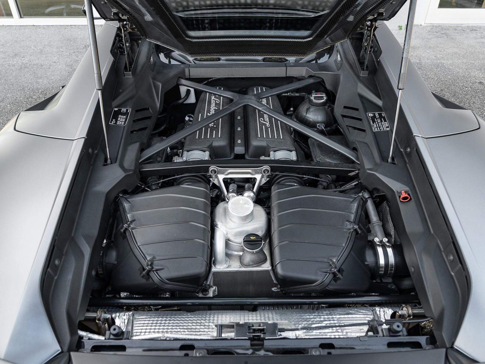 Used 2024 Lamborghini Huracan Tecnica image 32