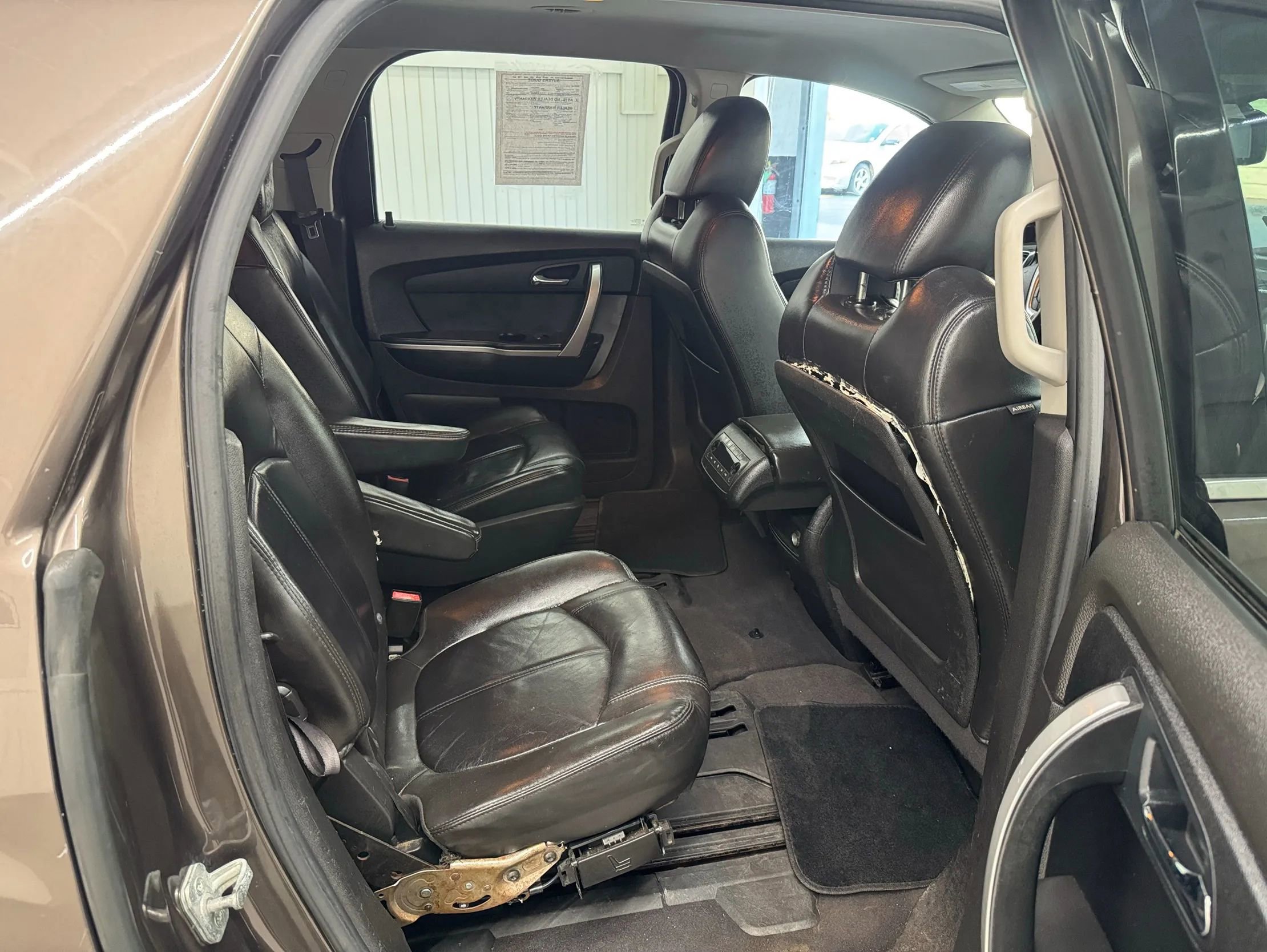 Used 2011 GMC Acadia SLT image 18