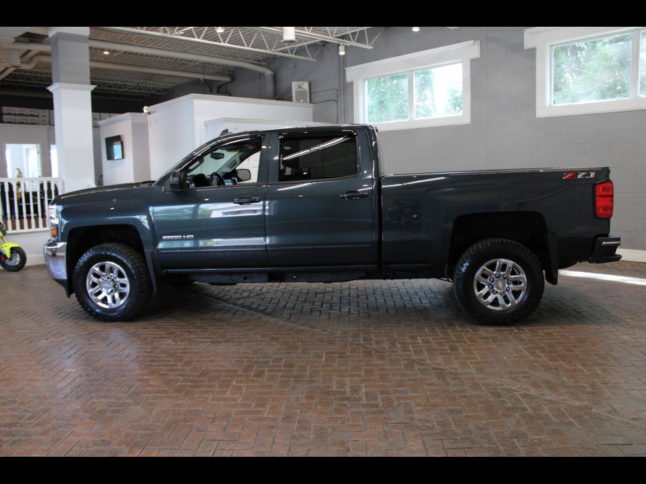 Used 2018 Chevrolet Silverado 2500 LT w/ LT Convenience Package AWD/4WD image 3